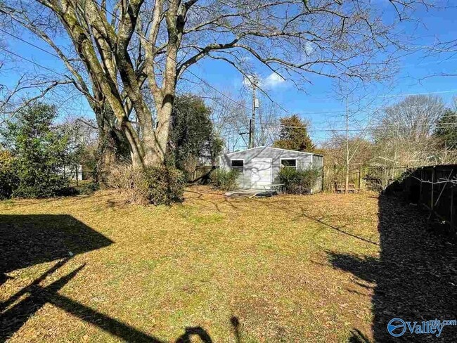 Photo - 1921 Stevens Dr NE