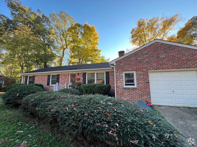 Building Photo - Charming 3-Bedroom Rancher with Large Yard Rental