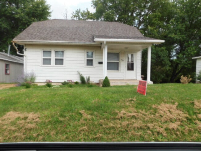 Building Photo - 230 W Summit St