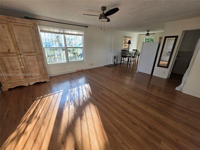 Photo - 811 NE 14th Ct