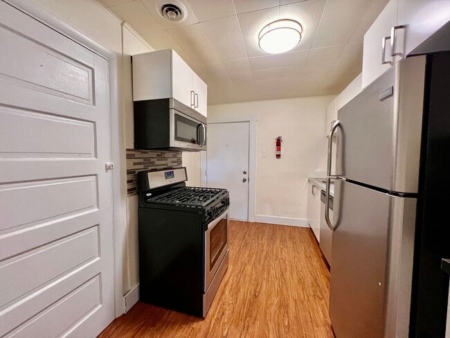 Photo - Spacious 1BR apartment with office/ 2nd bedroom. Unit Floor 2