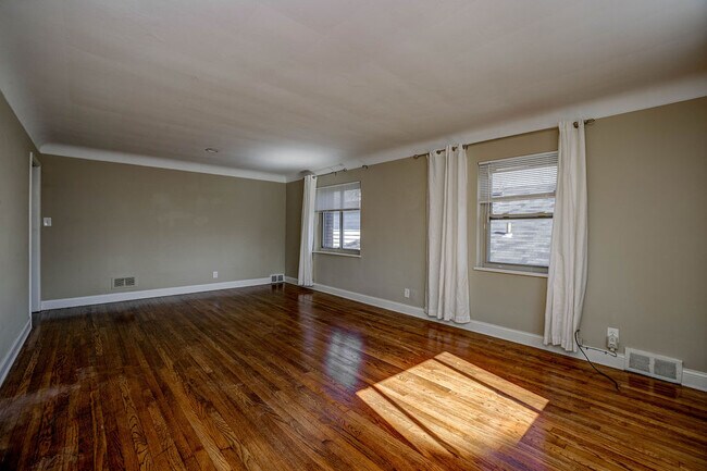 Photo - 4146 South Ave Apartments Unit 2