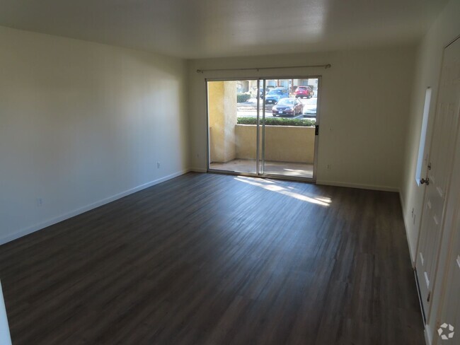 Building Photo - 2 bed, 2 bath Condo in San Diego's Linda V... Unit 95