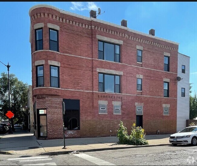 Building Photo - 3237 W Armitage Ave Unit 1 Rental