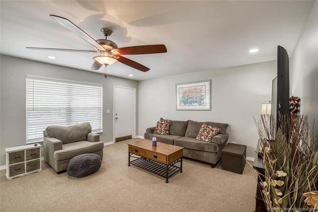 Building Photo - 2929 SE Ocean Blvd Unit 114-6