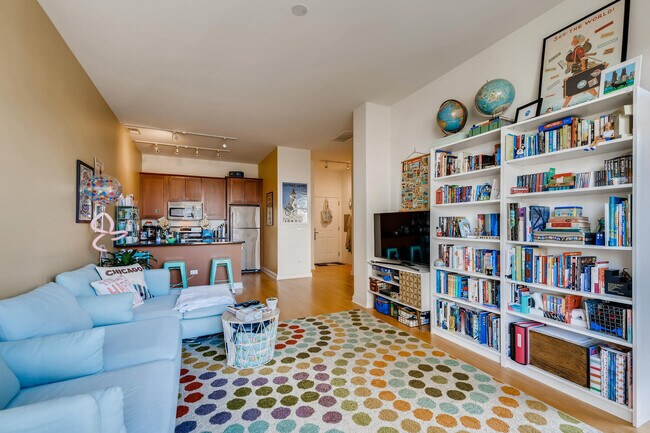 Photo - 2025 S Indiana Ave Unit 302