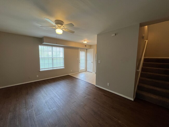 Photo - 3 bedroom Duplex!