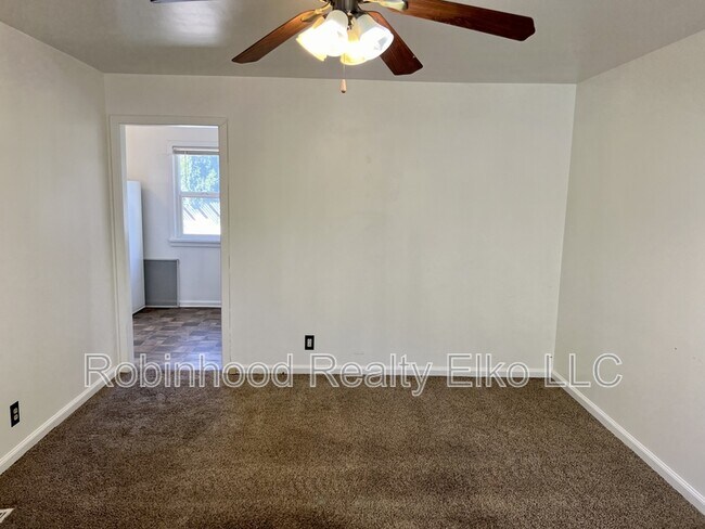 Photo - 140 1/2 West Court Street