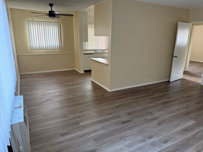 6857 Whitsett Ave