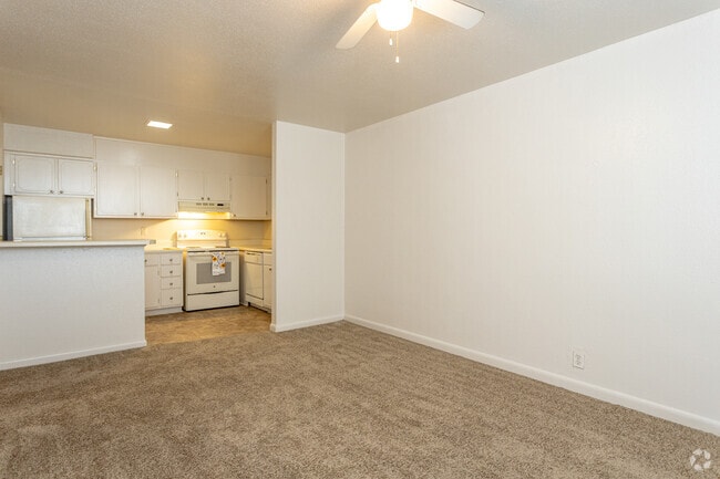 1BR, 1BA - 600SF