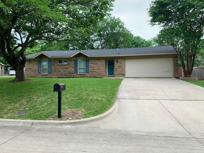 Building Photo - 404 Live Oak Dr
