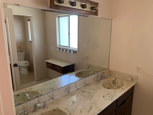 Photo - 7555 Victoria Ave