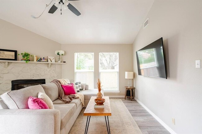 Photo - 6307 Okner Ln