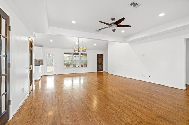 Photo - 1526 Adkins Rd