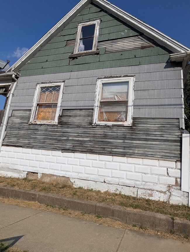 Photo - 422 S Louisa St