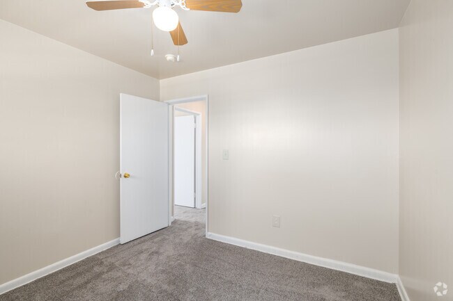 2BR, 1BA - 850SF