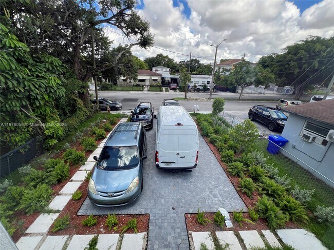 Photo - 4615 NW 15th Ct Unit 2