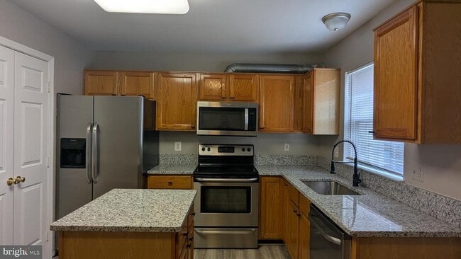 Photo - 1875 Tiger Lily Cir