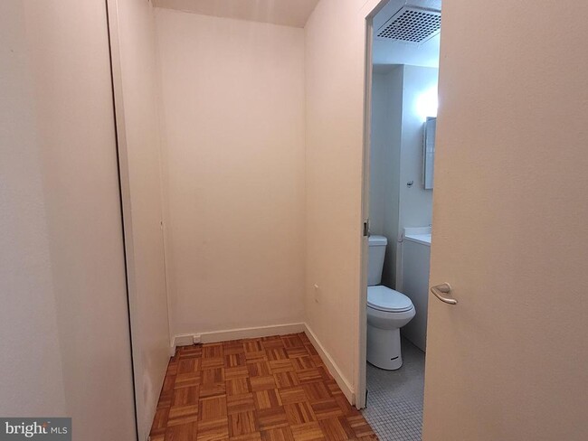 Photo - 604 S Washington Square Unidad 3013