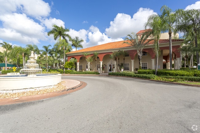 Photo - Fontainebleau Milton Apartments