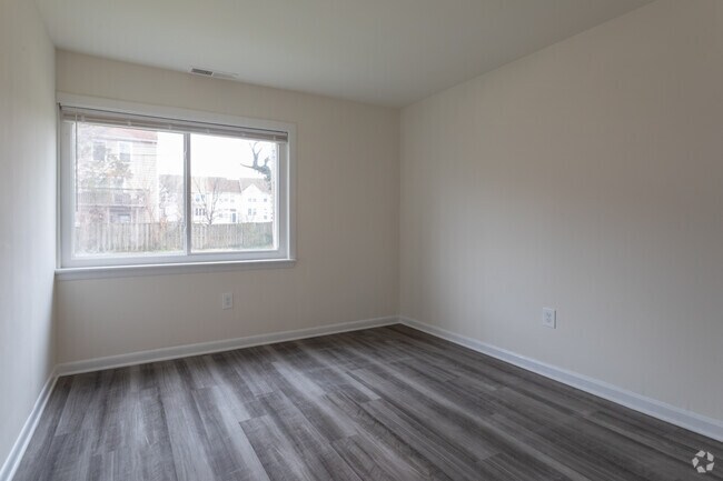 1BR, 1BA - 836 SF