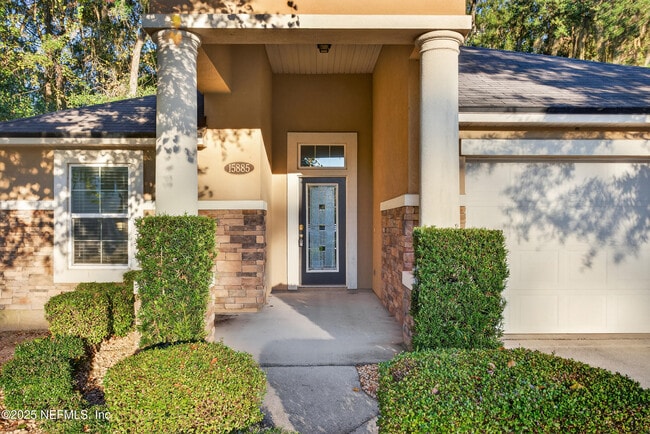 Photo - 15885 Bainebridge Dr