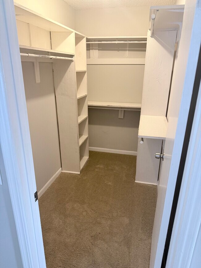 Photo - 206 Kettering Way