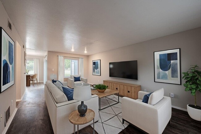 Lakeshore Reserve Off 86th Apartments and Townhomes