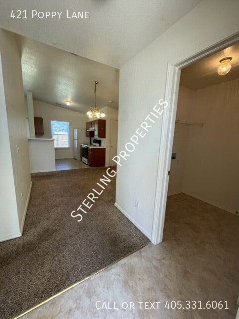 Photo - 421 Poppy Ln