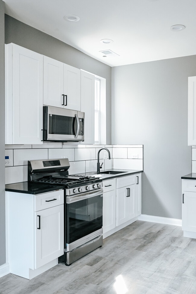 Photo - 3015 W 19th St