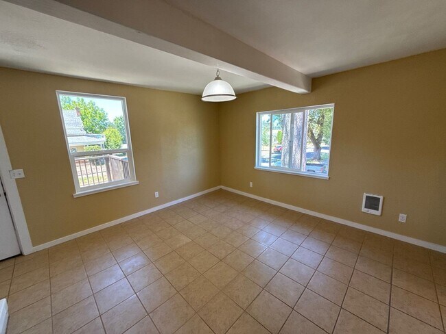 291 Clay St W Unit 7