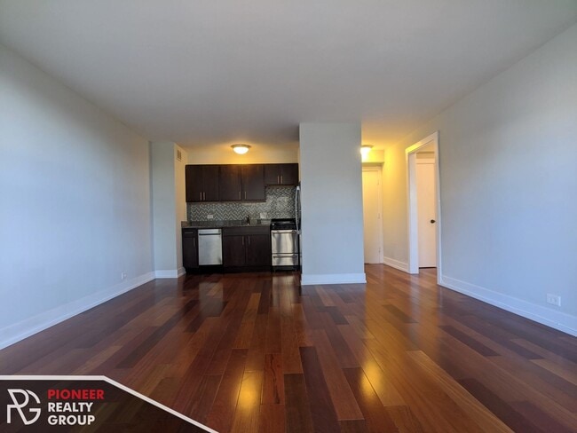 Photo - 433 W Wellington Ave