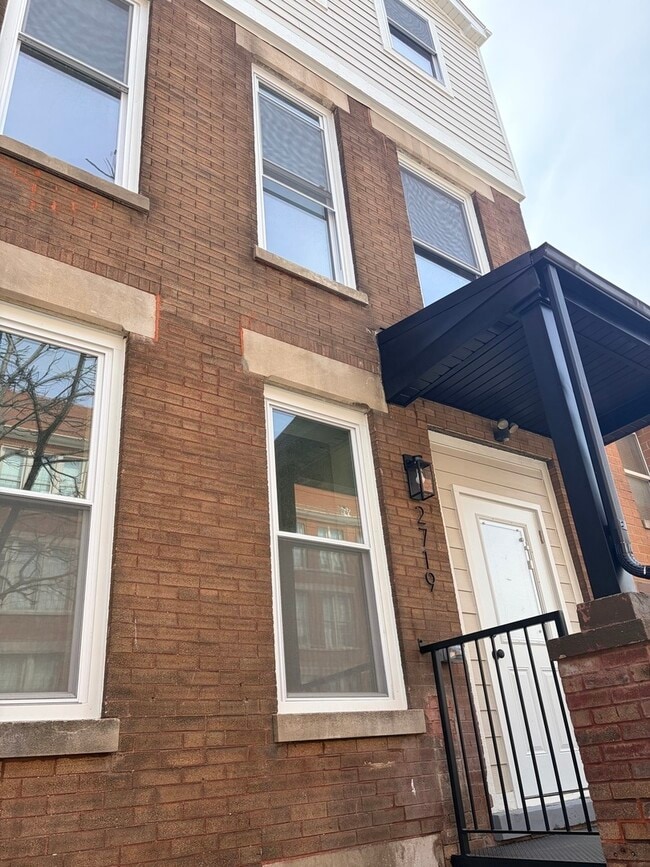 Building Photo - 2719 W Augusta Blvd