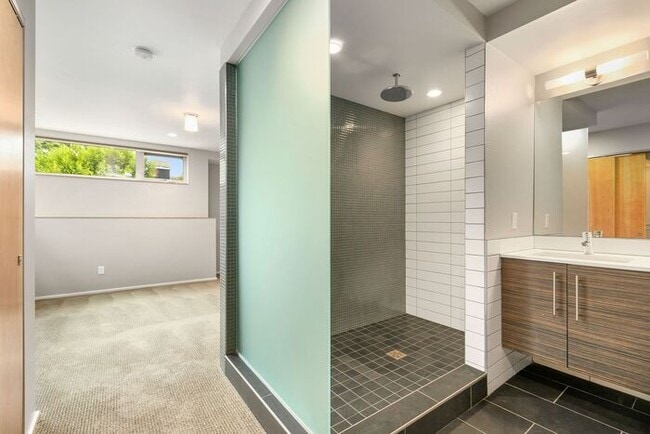 Photo - Gorgeous VIEW Townhome w/ 2 Master Suites in Coveted Eastlake