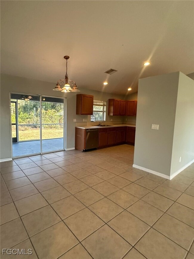 Photo - 395 Palomar Ave