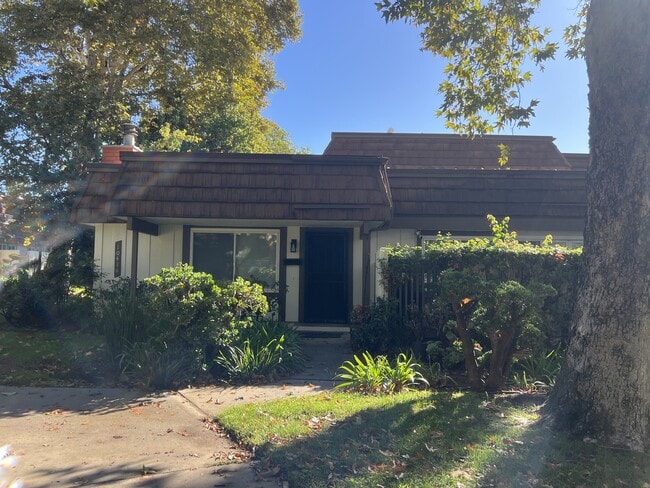 Photo - 10416 Larwin Ave