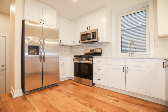Photo - 2308 W Foster Ave Apartment Unit 1