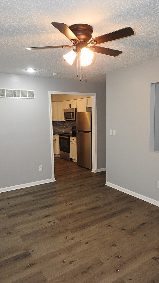 Photo - Welcome home to this spacious 3 bedrooms and 2 full baths duplex located on Orchard St in Pleasan...