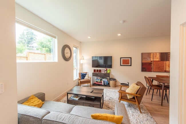 Photo - 3238 14th Ave W