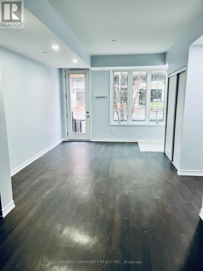 Photo - 2205 Lillykin St