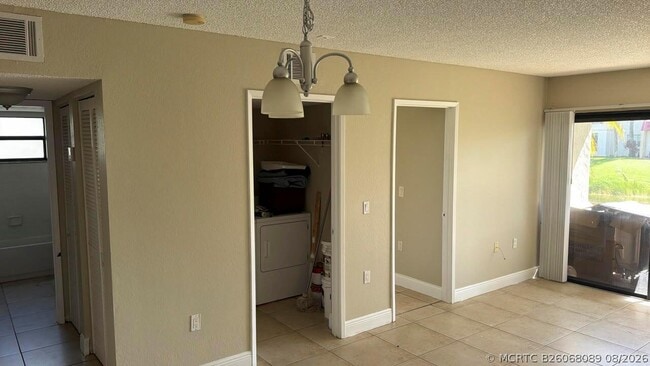 Photo - 1524 Lake Crystal Dr Unit B