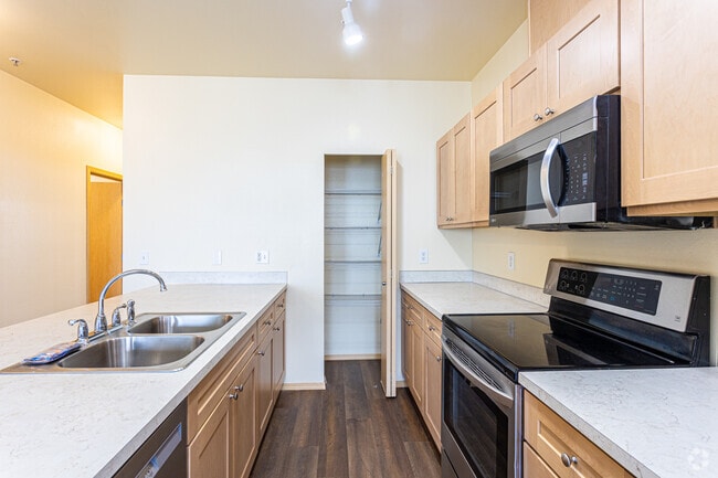 3BR, 2BA - 1022SF - Stillwater Apartments