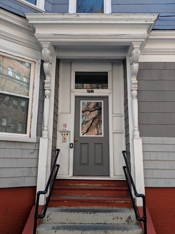 Photo - 259 Windsor St Apartments Unit 2
