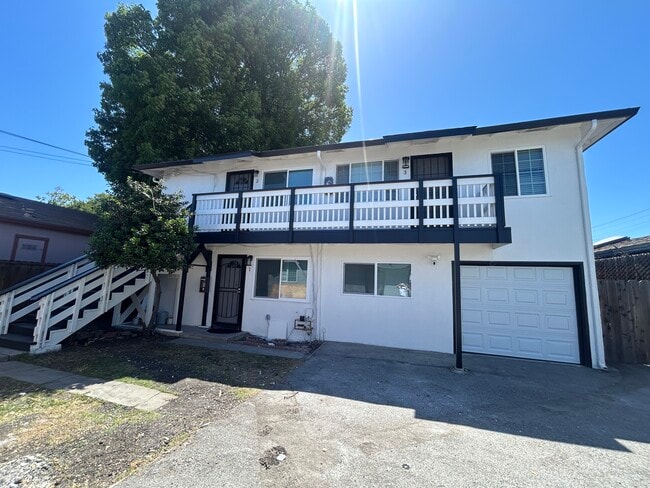 Building Photo - 574 W Hedding St Unit 2