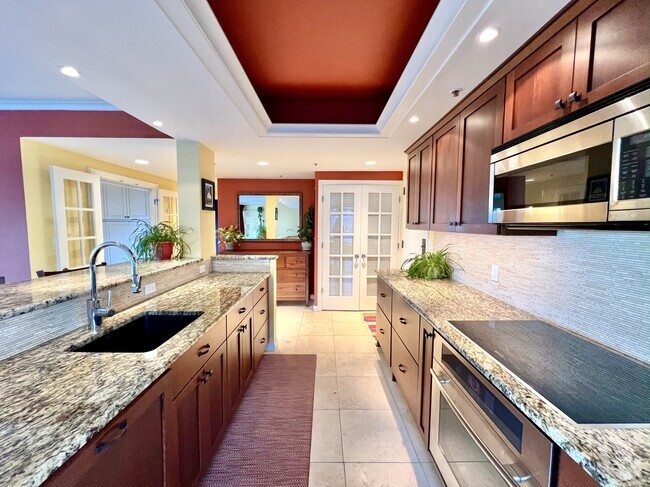 Building Photo - 2245 SW Park Pl Unit 8A Rental