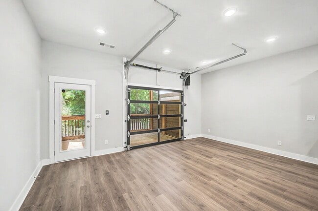 Photo - 221 Stonecrest Cir