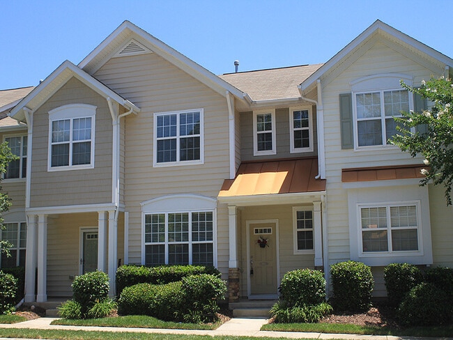 Building Photo - Spacious South Durham Townhouse!