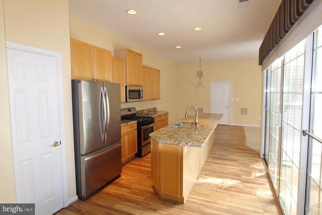 Photo - 13800 Custis Square