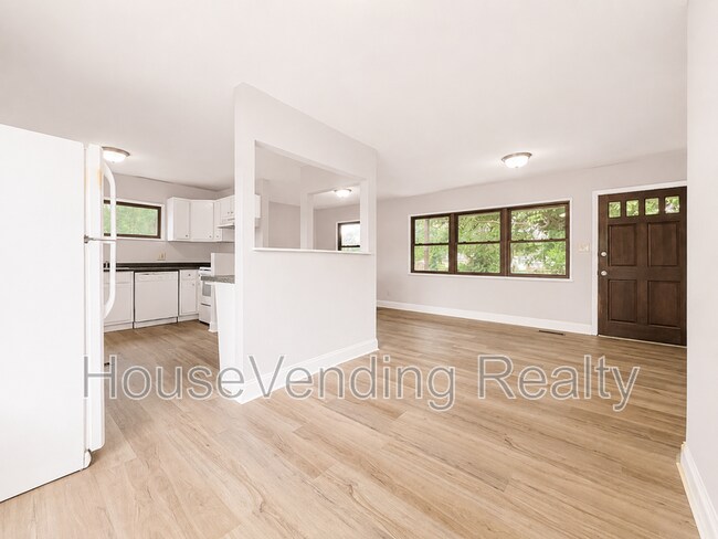 Photo - 2324 Grove St