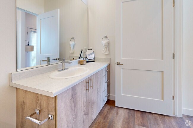 2BR, 2BA - 1,088SF - Bathroom 2